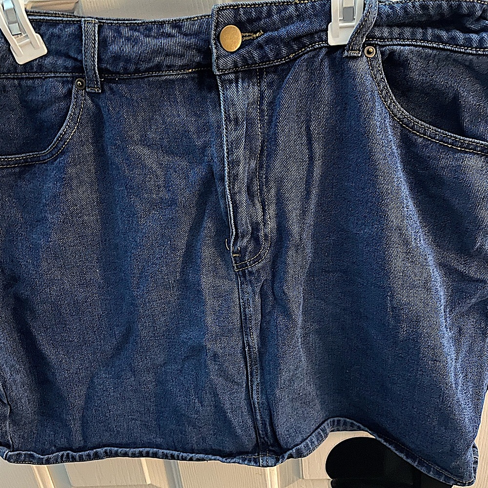 Plus sized denim mini skirt 🦋🌀🔹